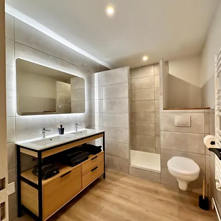 Holiday home Maison Avec Jardin 6 Couchages & Parking Gratuit A Proximite Du Futuroscope *